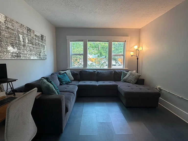1424 W Franklin St — Photo 25