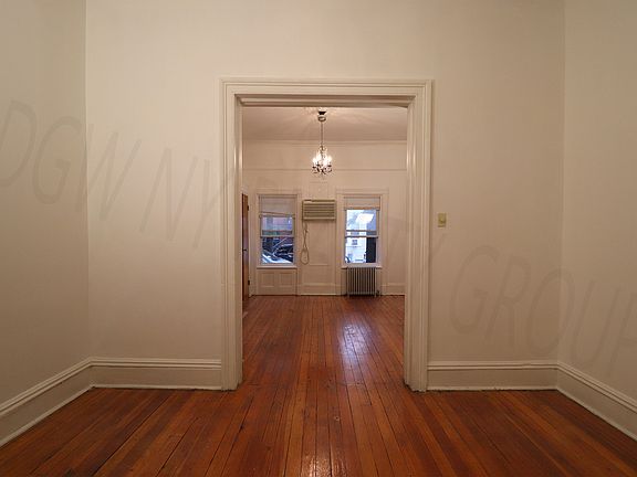 4th image of 425 Humboldt St Floor 1