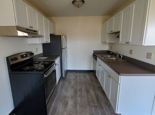 1371 Sunnyridge Rd, Pewaukee, WI 53072