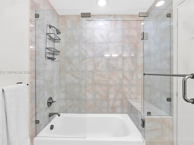 50 S Pointe Dr #2702 — Photo 32