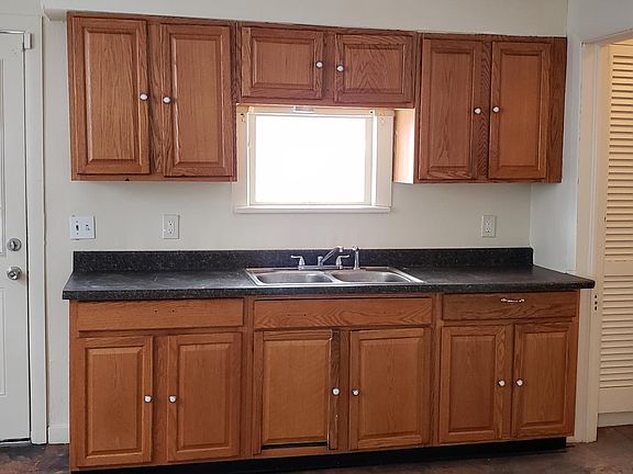 2nd image of 3911 Archwood Ave