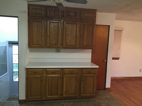 4th image of 608 Park St