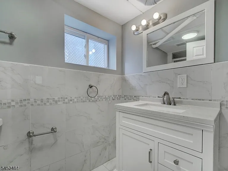 156 Crystal St — Photo 11