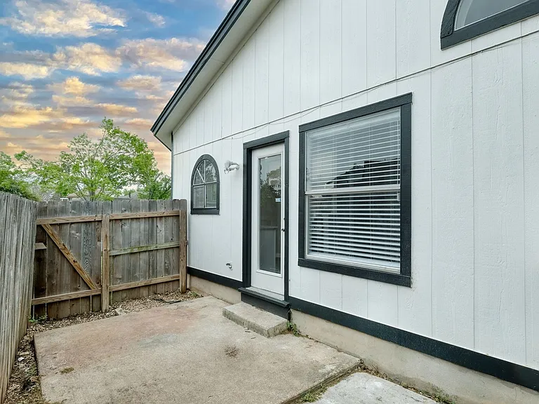 1301 Black Cherry Dr — Photo 22