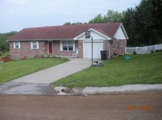 702 Oak Point Dr, Jefferson City, MO 65101