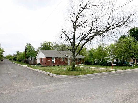 2nd image of 901 E Avenue B