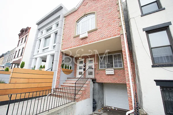 Rented by Brick&Mortar | media 11