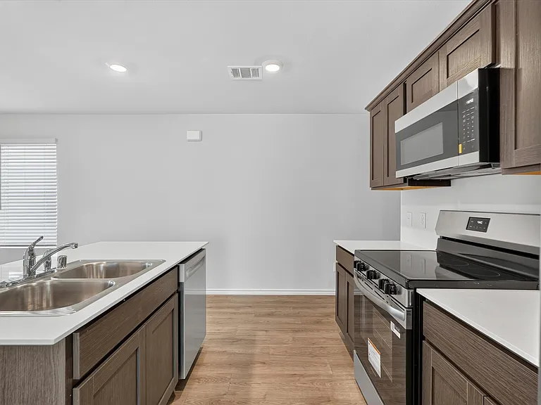 1121 Southfield Dr — Photo 8