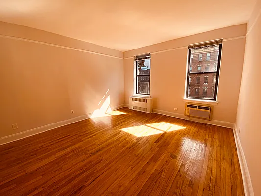 Rented by Metropolis Real Estate of Manhattan | media 6