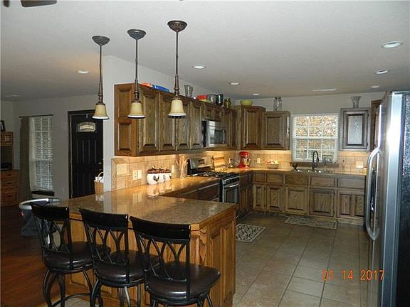 5th image of 301 Hembre Dr