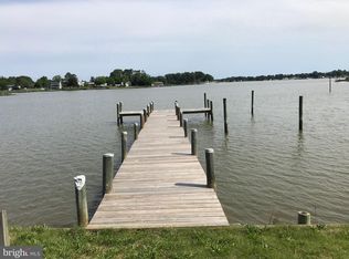 660 Shore Dr, Colonial Beach, VA 22443