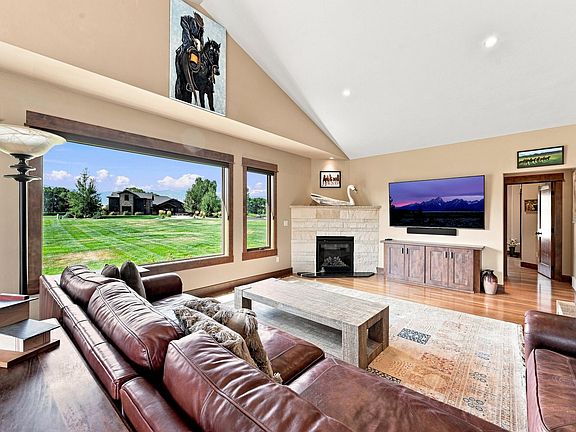 4th image of 49 Club House Dr