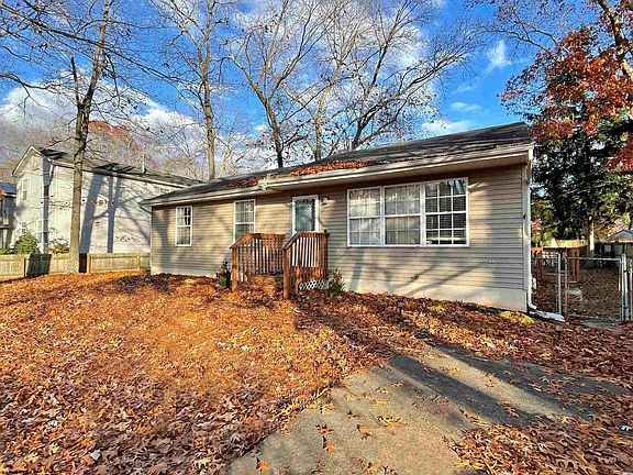 2nd image of 424 S Xanthus Ave