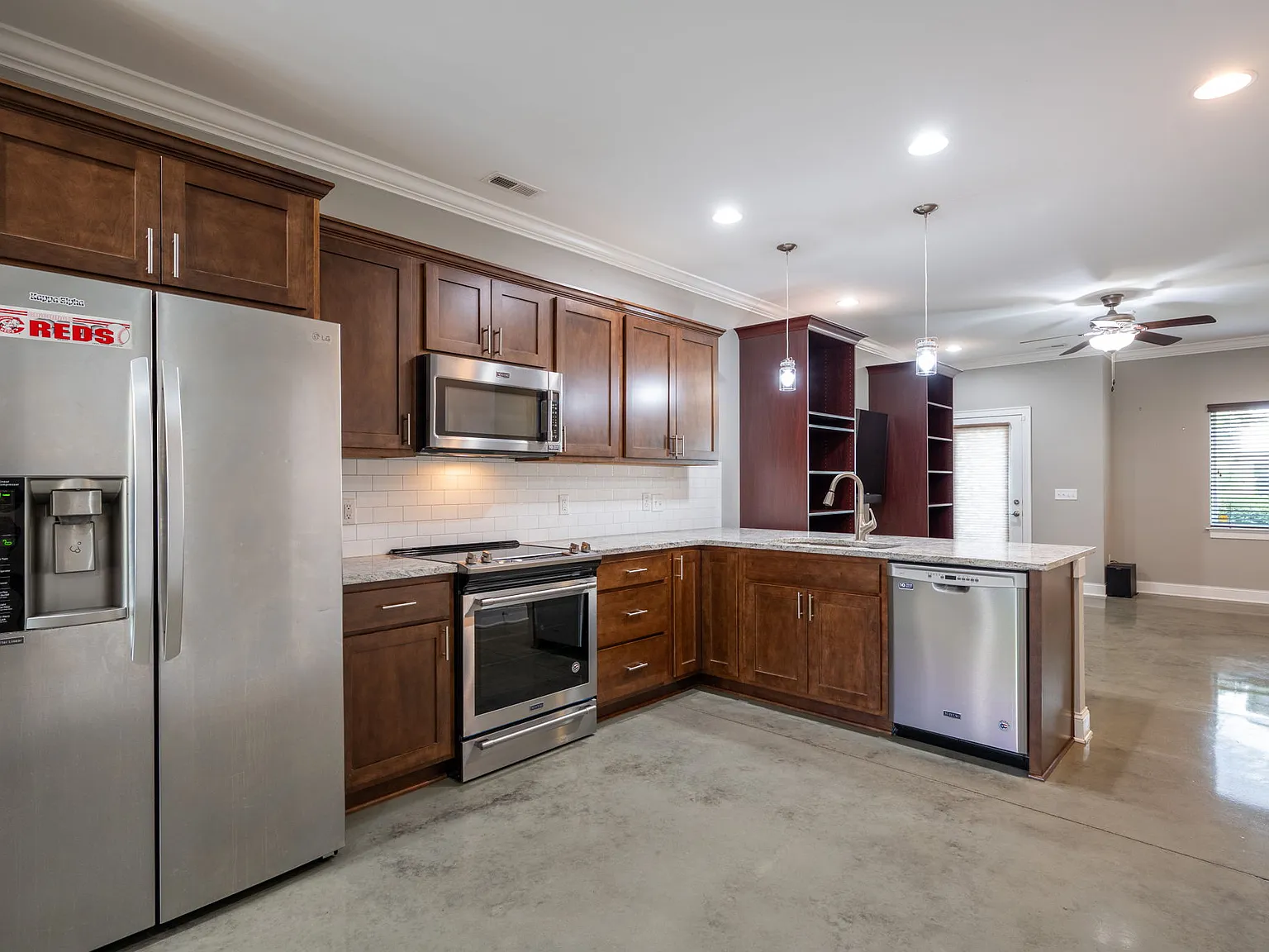 3 bed, 2.5 bath, 1947 sqft, $2,500 — Photo 4