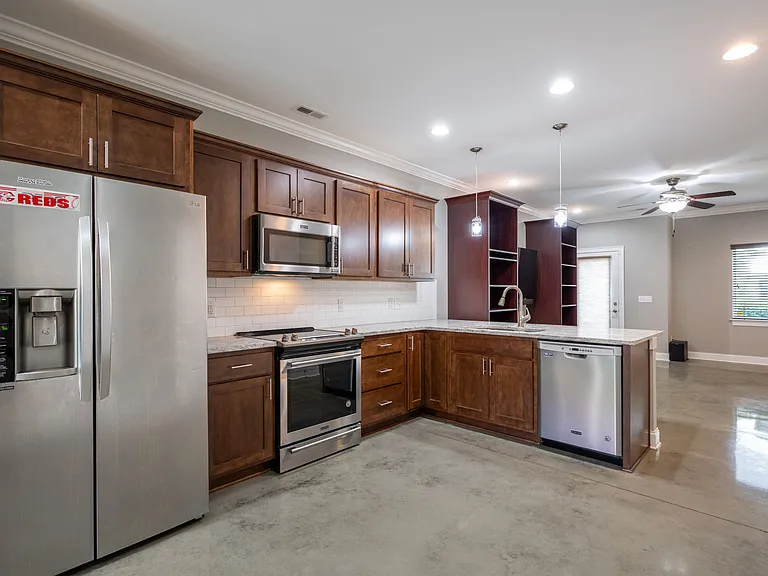 3111 Saint Elmo Ave — Photo 4