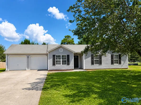 220 Barberry Ln, Toney, AL 35773