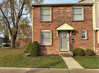20269 Great Oaks Circle South Cir, Clinton Township, MI 48036