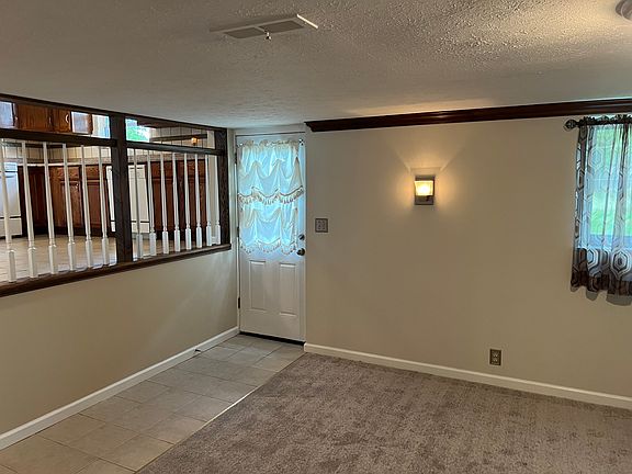 4th image of 23541 Sharon Dr