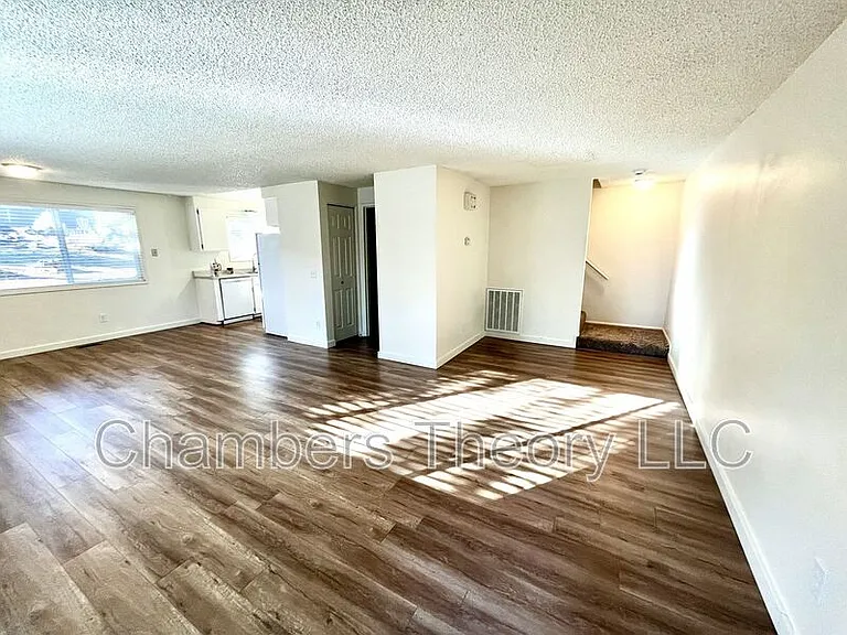 695 SE Centennial St #B — Photo 6
