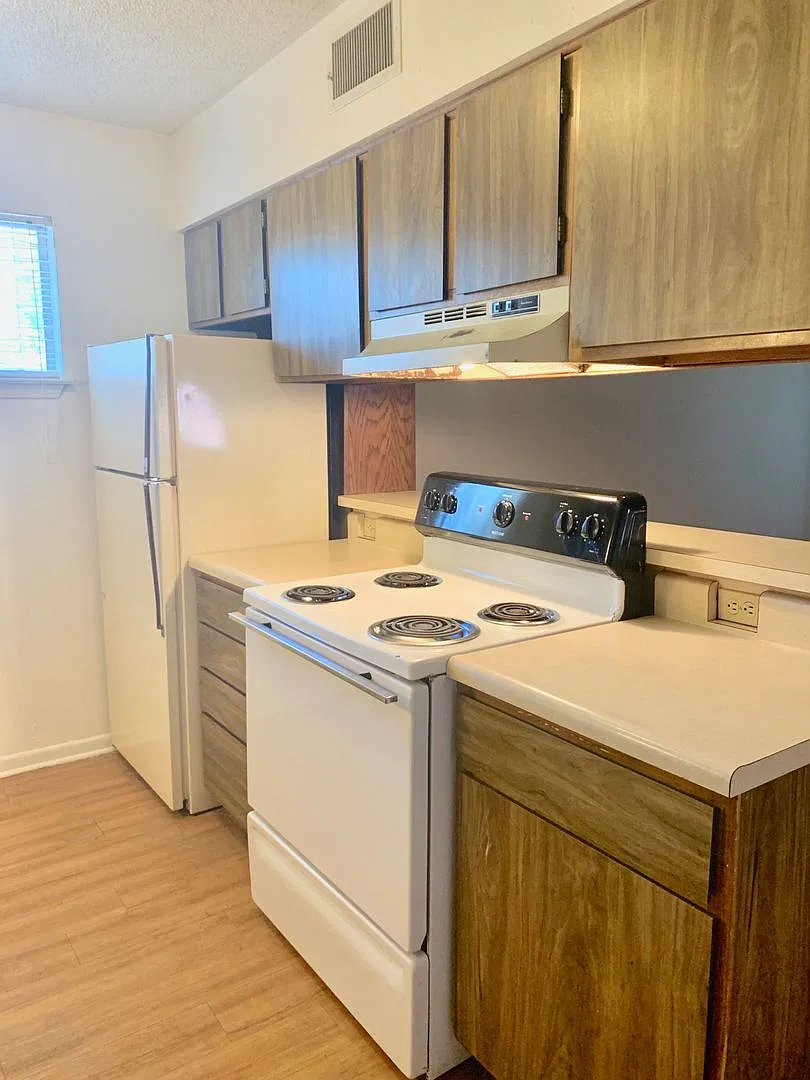 LBJ Apartments — Photo 3