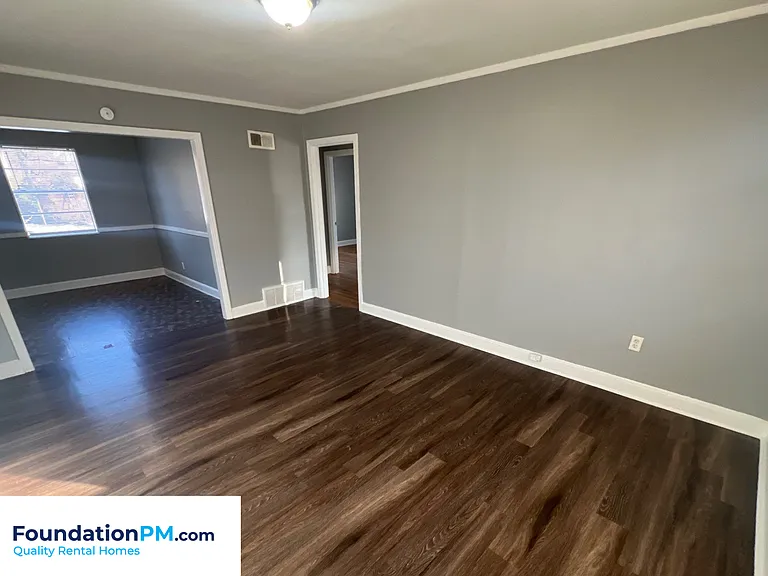 1570 Rebecca St — Photo 6