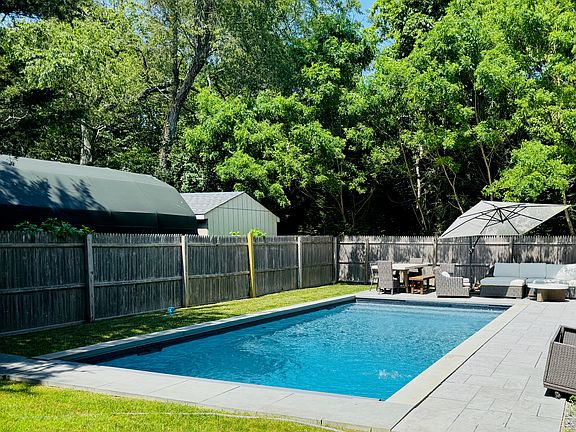 4th image of 10 Cedar Ave