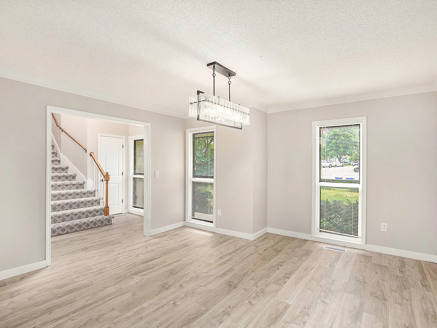 5 bed, 3417 sqft, $3,650 — Photo 4