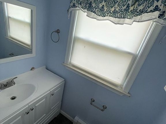 5th image of 18964 Deering St