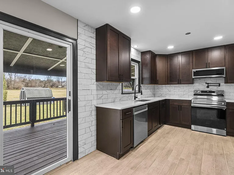 3887 Shadywood Dr — Photo 11
