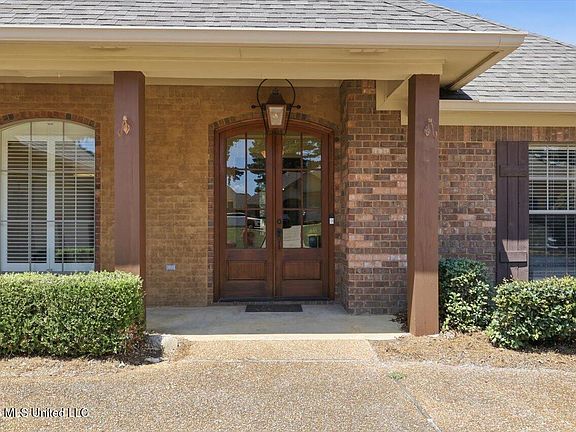 2nd image of 122 Addison Way