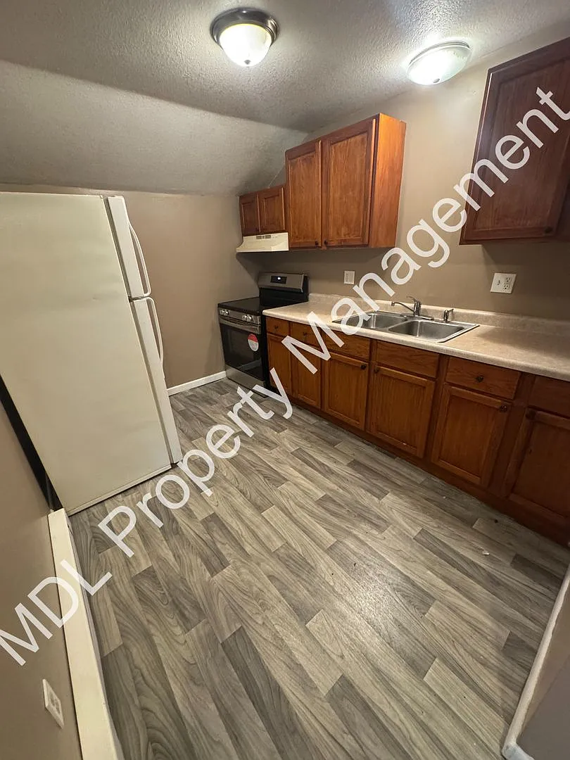408 N Webster — Photo 4
