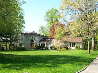 48 Mallard Rd, Manhasset, NY 11030