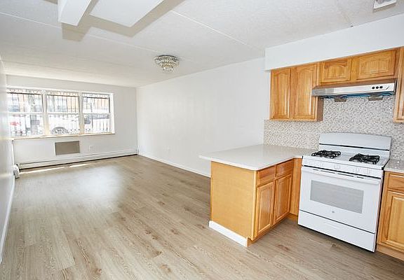 3rd image of 65 Stanwix St #1
