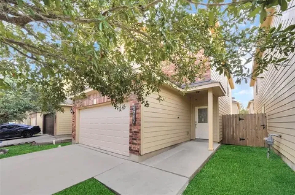 3 bed, 2.5 bath, 1849 sqft, $2,200 — Photo 4