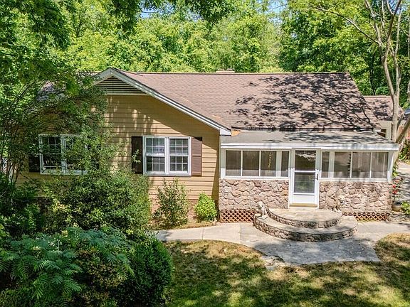 2nd image of 906 Andersonwood Dr