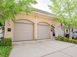 11 Rienzi Ln, Highwood, IL 60040