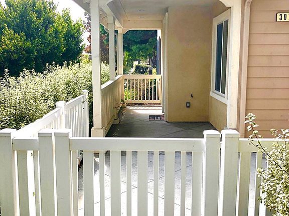 3rd image of 307 Harbor Breeze Dr
