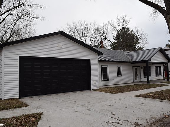 2nd image of 522 11th St
