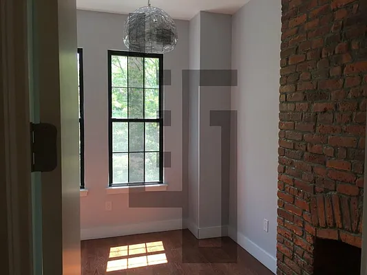 Rented by Loom Group | media 18