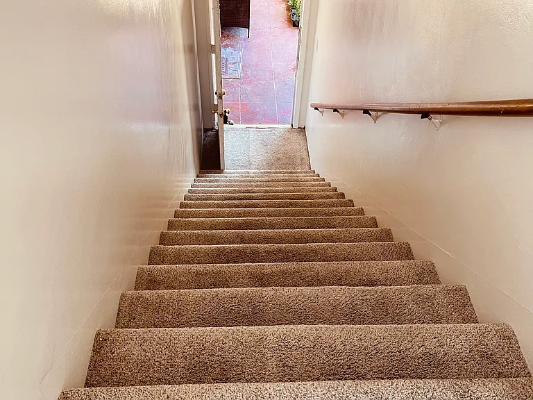 109 N E St #5 — Photo 4