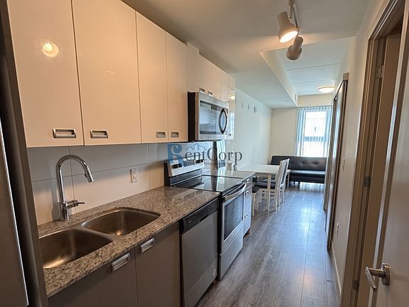 2nd image of 257-517 Hemlock St #1