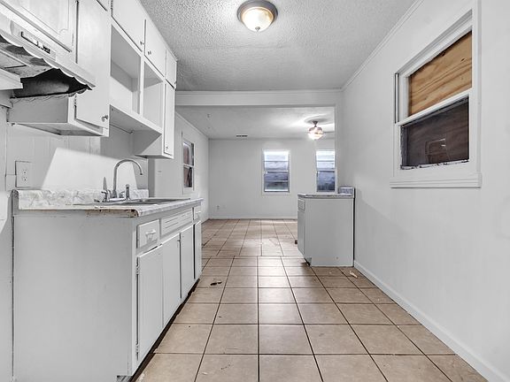 4th image of 3594 Sunrise St