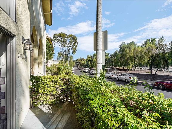 5th image of 23021 Del Valle St #5
