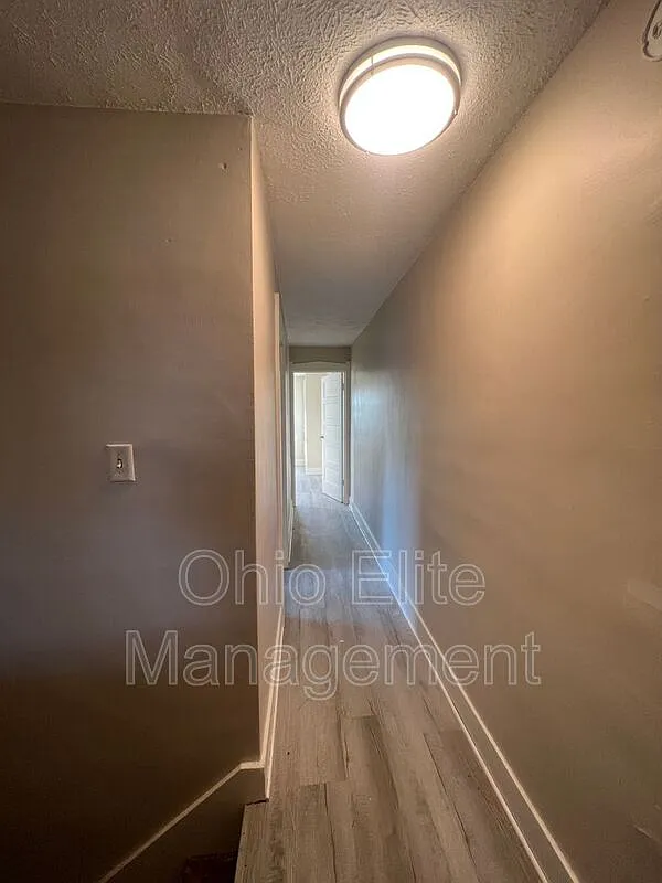 3 bed, 1.0 bath, 1120 sqft, $1,190 — Photo 4