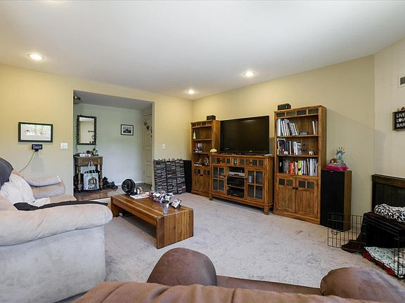 4th image of 3393/3391 Payne Ave