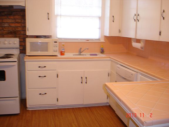 4th image of 408 Hughes Ave