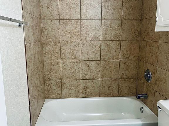 3rd image of 1407 Glen Oaks Ct #1