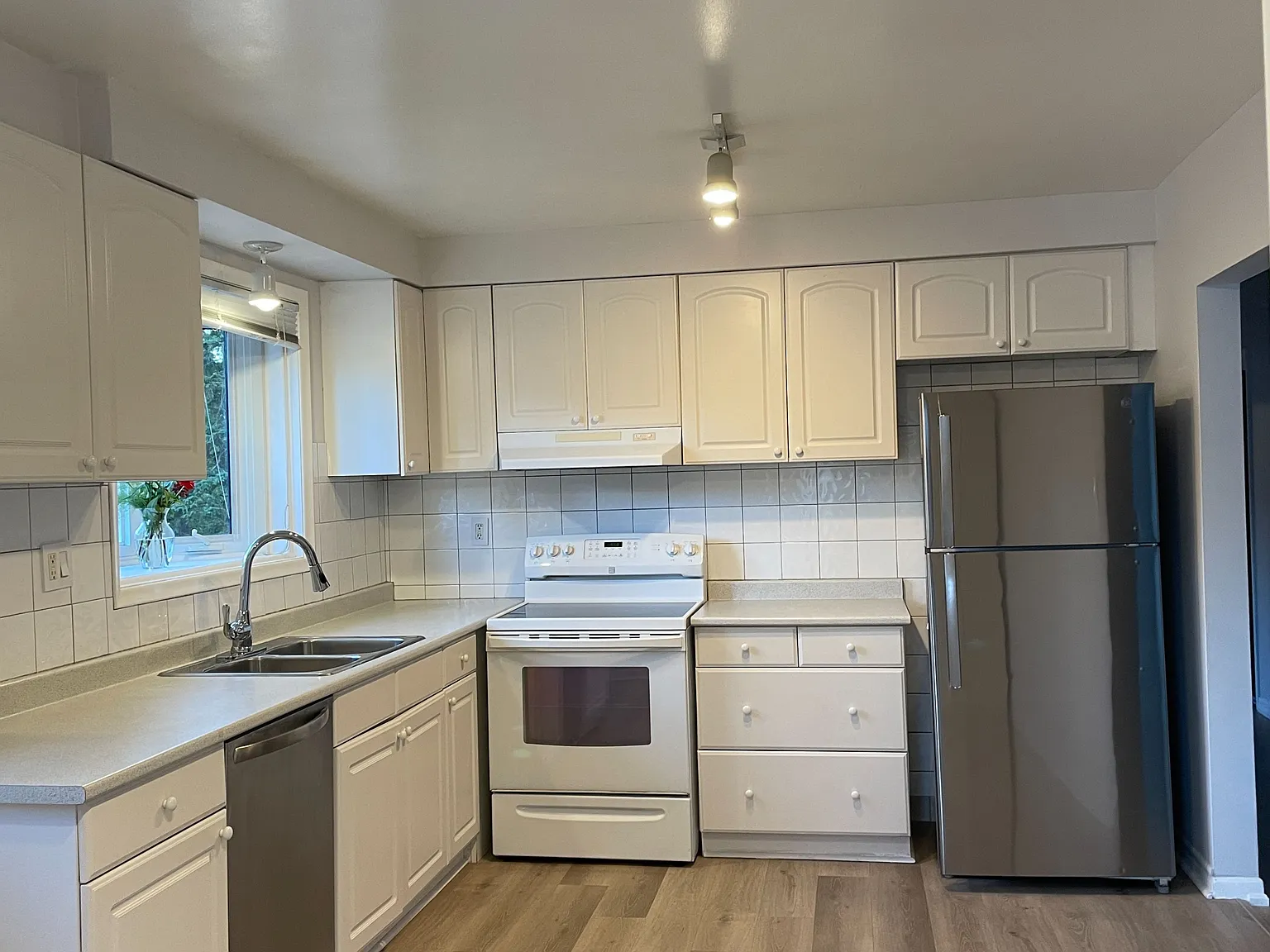 4 bed, $2,800 — Photo 4
