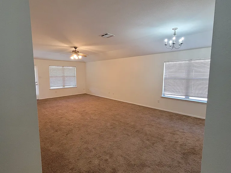 2604 Spencer Cir — Photo 7