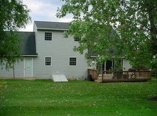 4 Blue Rock Dr, Sellersville, PA 18960